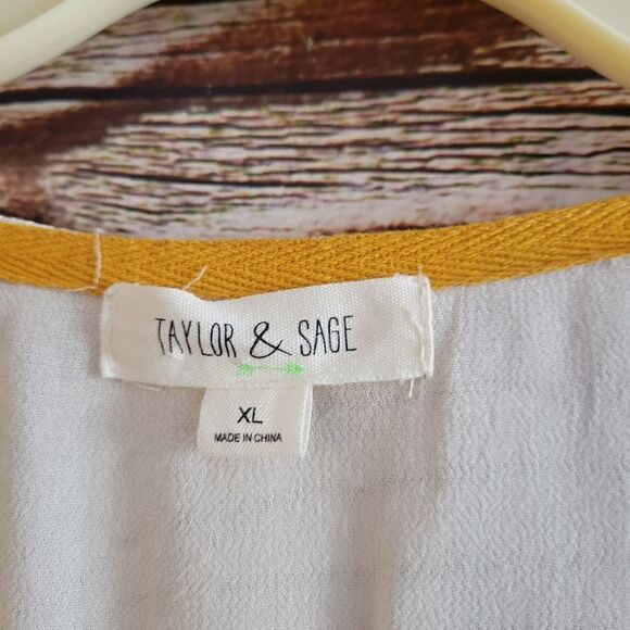 Taylor & Sage Women's Long Sleeve Pullover Shirt NWT - Picture 5 of 8